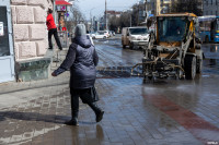 Смыть грязь и пыль: на улицах Тулы началась весенняя уборка, Фото: 10