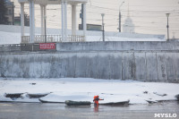 Провалившийся под лед школьник и терпящий бедствие рыбак: спасатели провели учения на Упе в Туле, Фото: 20