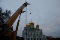 Утром 15 ноября в Тулу привезли шпиль для колокольни Успенского собора, Фото: 15