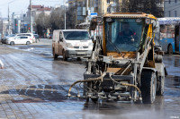 Смыть грязь и пыль: на улицах Тулы началась весенняя уборка, Фото: 9