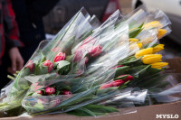 Сотрудники ГИБДД дарили тулячкам тюльпаны, Фото: 1