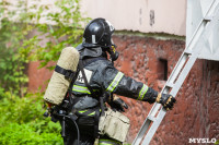 В Туле пожарным пришлось пилить дверь и выбивать окно из-за подгоревшей еды, Фото: 13