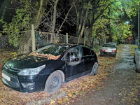 В Туле прохожие поймали мужчину, который протыкал ножом колеса автомобилей, Фото: 4