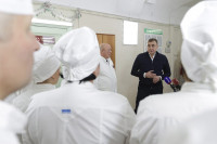 Алексей Дюмин посетил военных в госпитале и поздравил их с наступающим Новым годом, Фото: 7