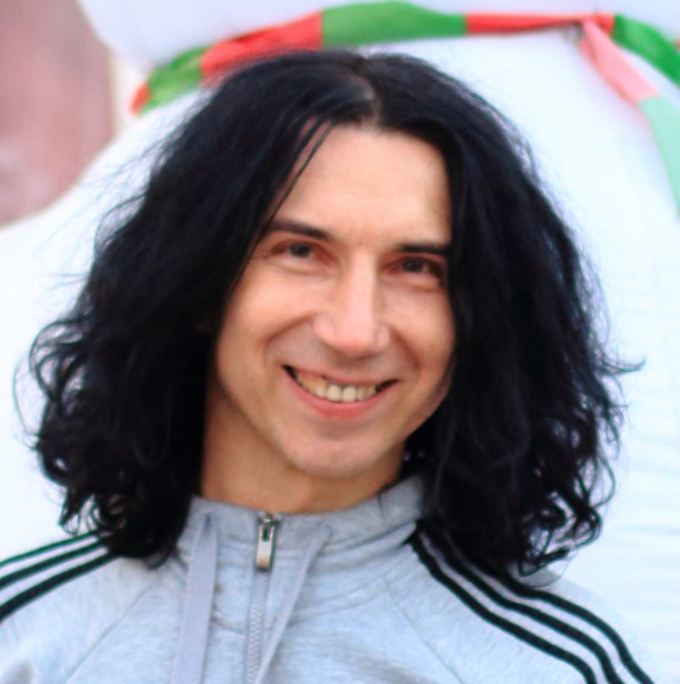 ВалерИ, владелец кафе.